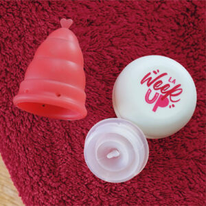 coupe cup menstruelle rose et transparente avec boîte